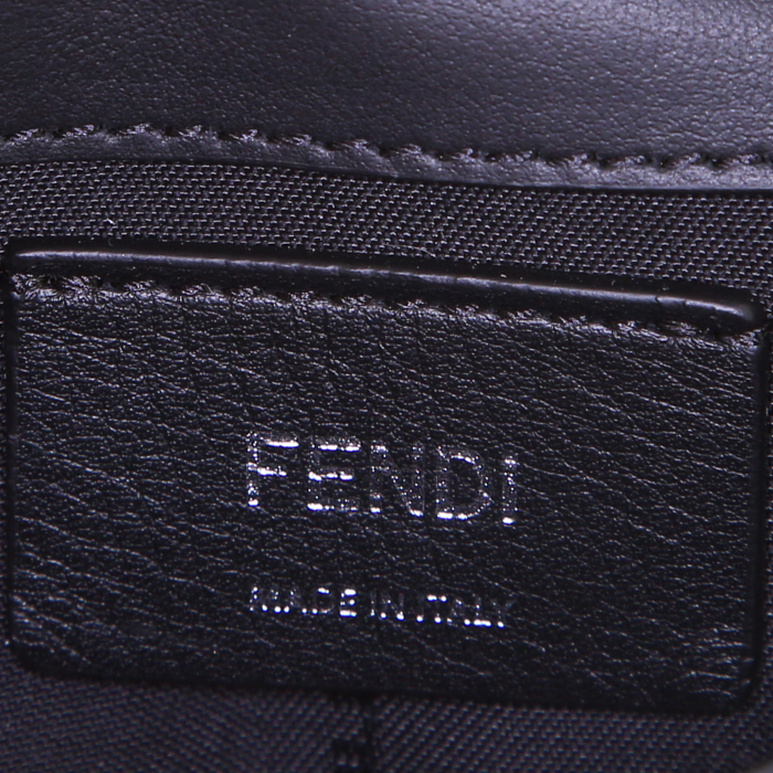 Bolso bandolera Fendi Kan I en cuero negro - Detail D3