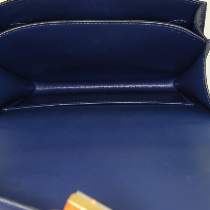 Sac à main Hermes Constance en cuir epsom bleu-marine - Detail D3