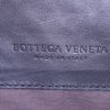 Sac bandoulière Bottega Veneta en cuir intrecciato gris - Detail D3 thumbnail