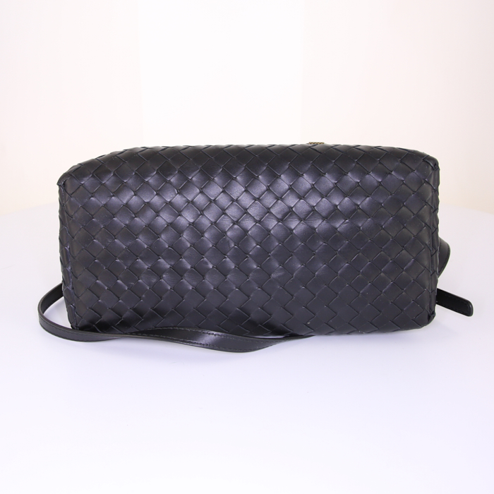 Bottega Veneta Roma mini handbag in black intrecciato leather - Detail D5
