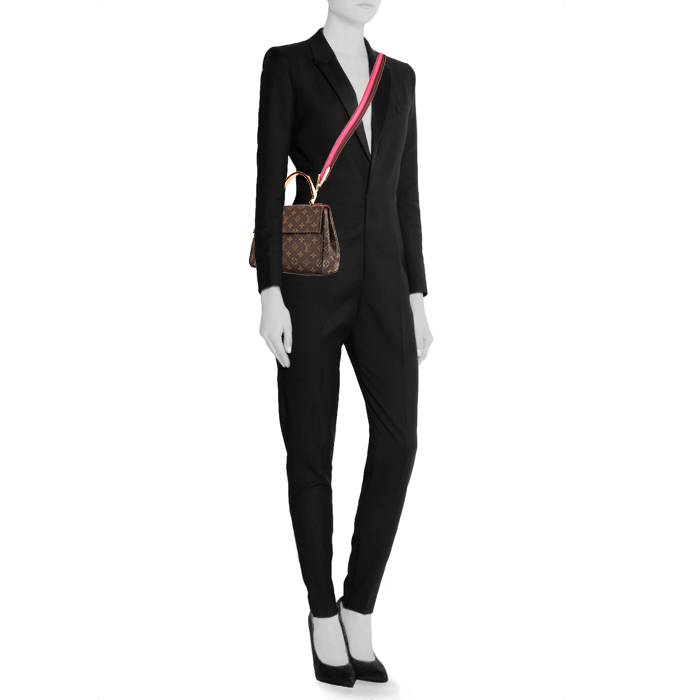 Louis Vuitton Cluny shoulder bag in brown monogram canvas and natural leather - Detail D2