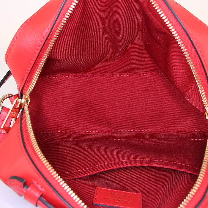 Sac bandoulière Louis Vuitton Saintonge en toile monogram marron et cuir rouge - Detail D2