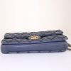 Chanel Baguette shoulder bag in blue quilted leather - Detail D5 thumbnail