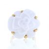 Chanel Camelia medium model 1990's ring in ceramic and yellow gold - 360 thumbnail