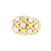 Anello bombato Chanel Baroque modello medio in oro bianco e perle - 00pp thumbnail