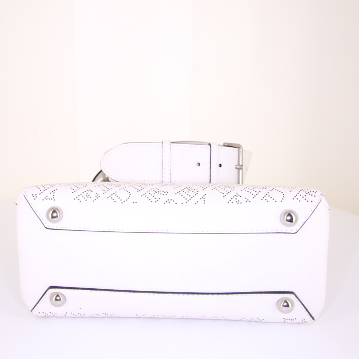 Sac bandoulière Burberry The Banner moyen modèle en cuir blanc - Detail D5