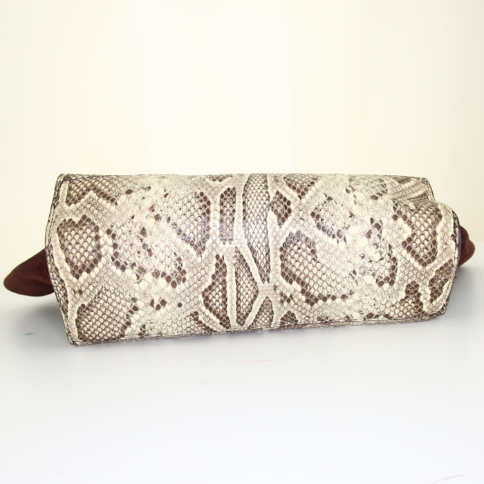 Bolso de mano Celine Trapeze modelo mediano en piel de pitón beige y ante color burdeos - Detail D4