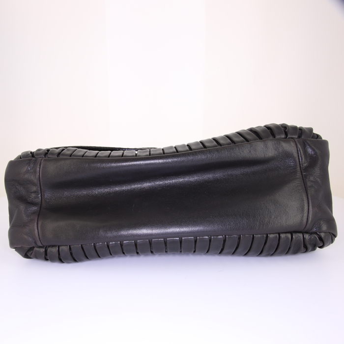 Miu Miu handbag in black leather - Detail D5