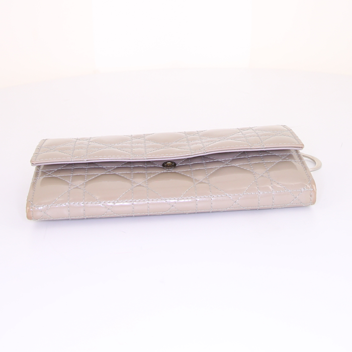 Pochette Dior Lady Dior Rendez-vous in pelle verniciata e foderata beige - Detail D4