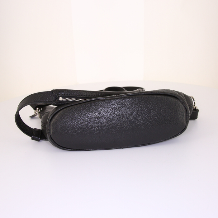 Bolso bandolera Givenchy Nightingale pequeño en cuero negro - Detail D5
