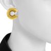 Zolotas 1980's earrings in yellow gold and pearls - Detail D1 thumbnail