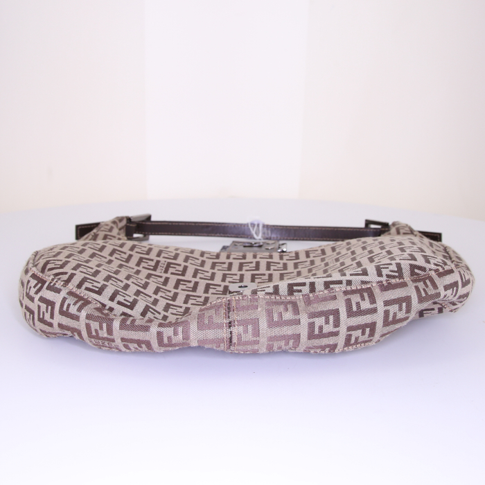 Sac à main Fendi Zucca en toile monogram marron et cuir marron - Detail D4