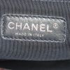 Sac bandoulière Chanel Boy en tweed matelassé bordeaux et velours bordeaux - Detail D4 thumbnail