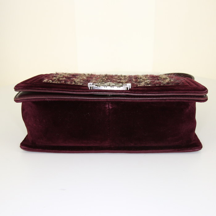 Sac bandoulière Chanel Boy en tweed matelassé bordeaux et velours bordeaux - Detail D5
