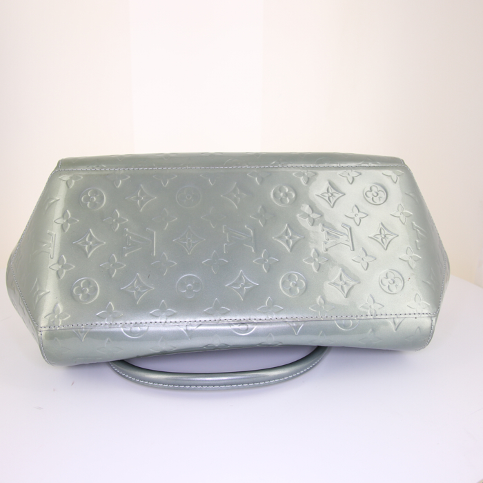 Sac porté épaule ou main Louis Vuitton Sheerwood en cuir verni monogram vert - Detail D4
