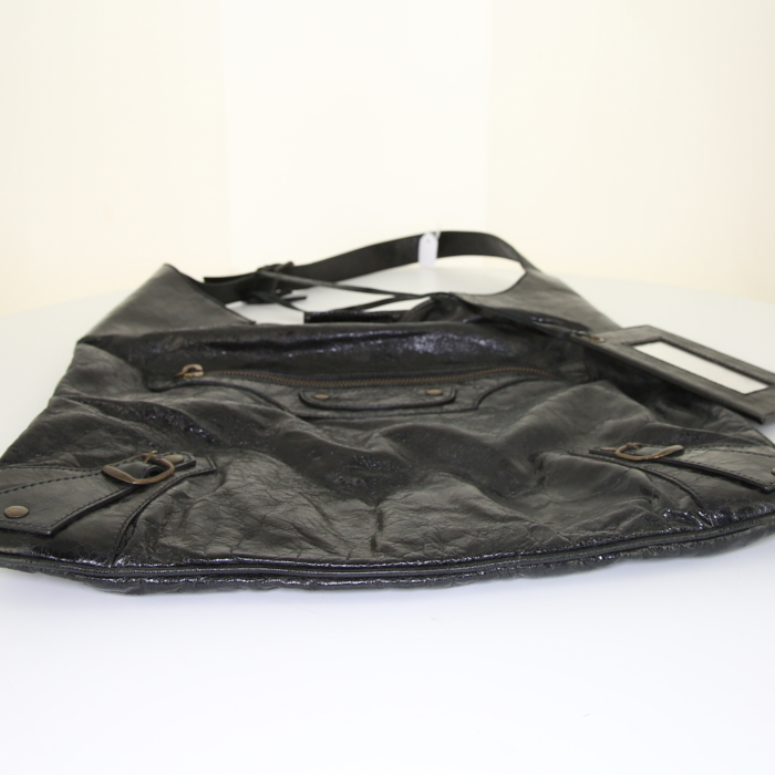 Balenciaga Day shoulder bag in black leather - Detail D4