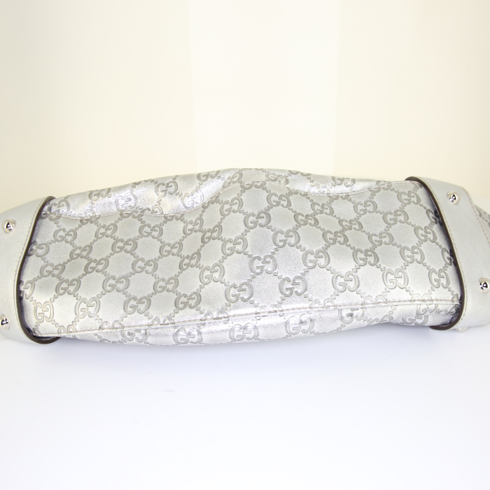Shopping bag Gucci Pelham in pelle monogram argentata - Detail D4