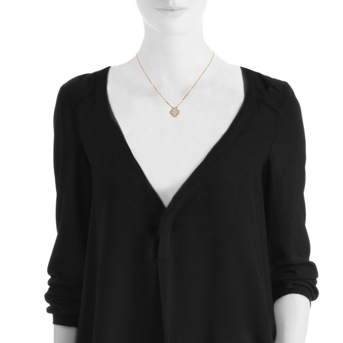 Van Cleef
Arpels Alhambra Vintage necklace in yellow gold and mother of pearl - Detail D1