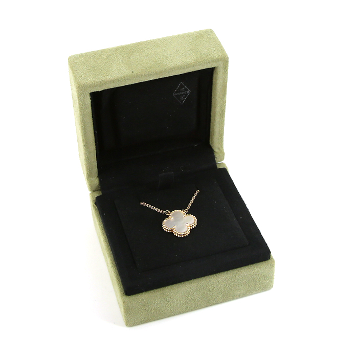 Collana Van Cleef 
Arpels Alhambra Vintage in oro giallo e madreperla bianca