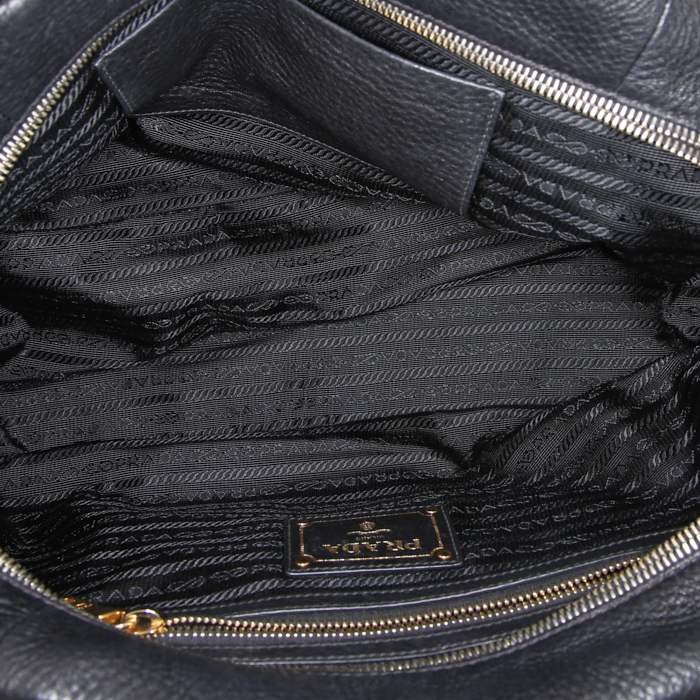 Prada handbag in black grained leather - Detail D2