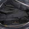 Bolso de mano Prada en cuero granulado negro - Detail D2 thumbnail