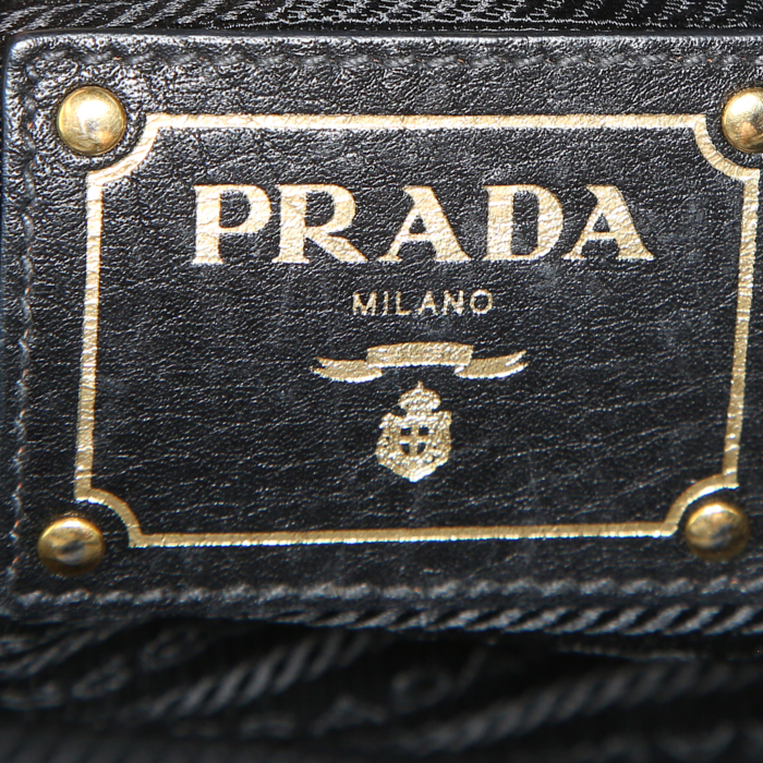 Prada handbag in black grained leather - Detail D3