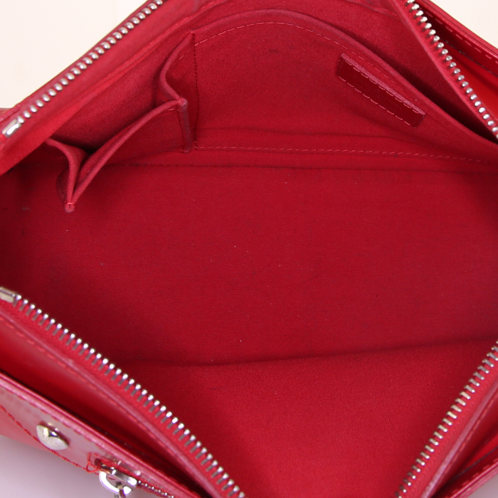 Louis Vuitton Turenne small model handbag in red epi leather - Detail D2