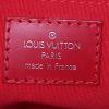 Bolso de mano Louis Vuitton Turenne modelo pequeño en cuero Epi rojo - Detail D3 thumbnail