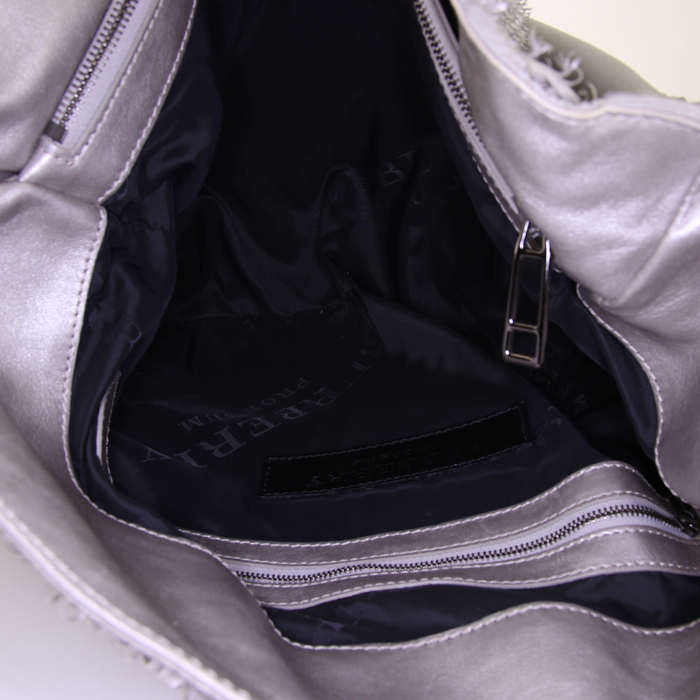 Bolso Burberry en cuero plateado - Detail D2