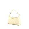 Bolso para llevar al hombro Chanel Petit Shopping en cuero acolchado color crema - 00pp thumbnail