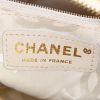 Borsa a spalla Chanel Petit Shopping in pelle trapuntata color crema - Detail D3 thumbnail