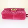 Bolso de mano Gucci GG Marmont en terciopelo rosa - Detail D5 thumbnail