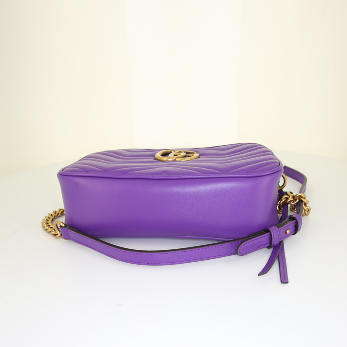 Sac bandoulière Gucci GG Marmont en cuir matelassé chevrons violet - Detail D4