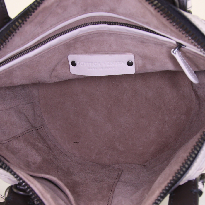 Sac bandoulière Bottega Veneta Tambura en cuir tressé blanc et noir - Detail D3