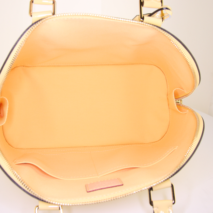Louis Vuitton Alma medium model handbag in yellow monogram patent leather - Detail D2