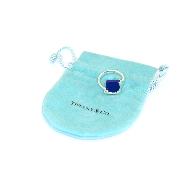 Bague Tiffany 
Co Elsa Peretti en or blanc et lapis-lazuli - Detail D2