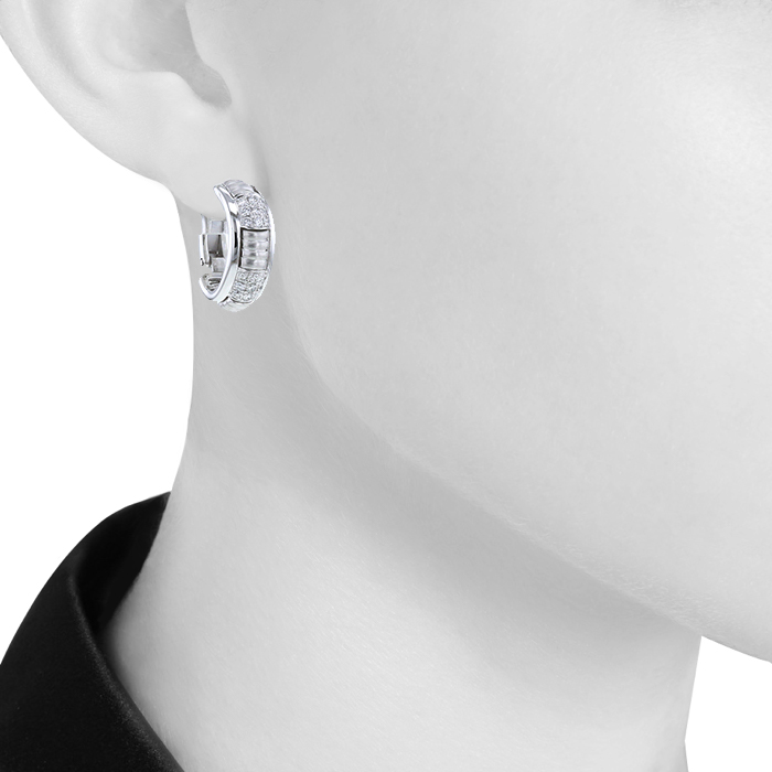 Paire de petites créoles Boucheron Pluriel en or blanc et diamants