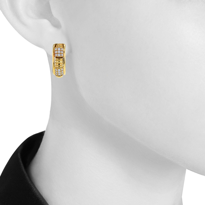 Paire de petites créoles Boucheron Pluriel en or jaune et diamants
