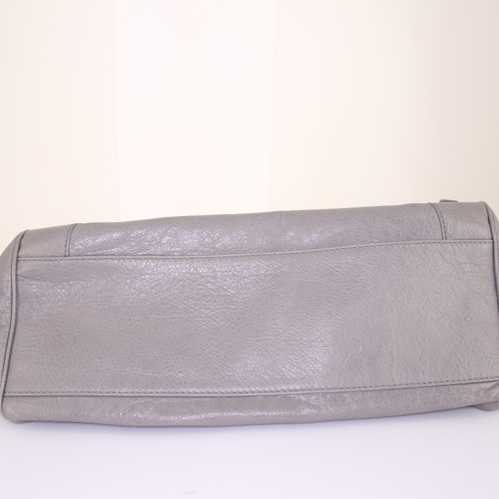 Bolso de mano Balenciaga Velo en cuero gris - Detail D5