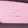 Louis Vuitton Capucines handbag in powder pink grained leather - Detail D4 thumbnail