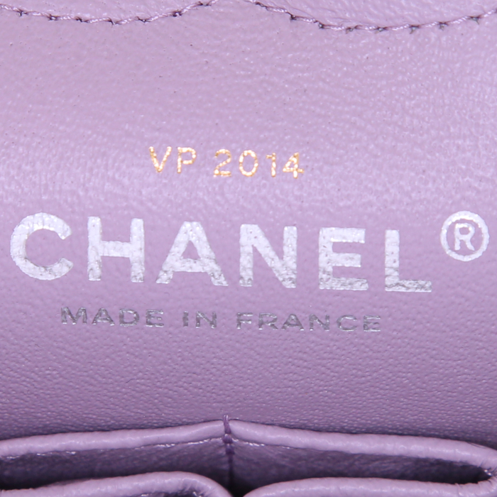 Chanel Timeless handbag in purple quilted leather - Detail D4