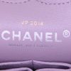 Bolso de mano Chanel Timeless en cuero acolchado color lila - Detail D4 thumbnail