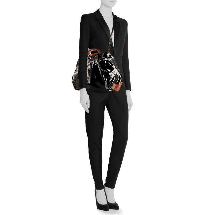 Sac de week end Marni Balloon en cuir verni noir et cuir marron - Detail D2