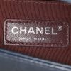 Borsa a tracolla Chanel Boy in pelle trapuntata blu decorata con catene - Detail D4 thumbnail