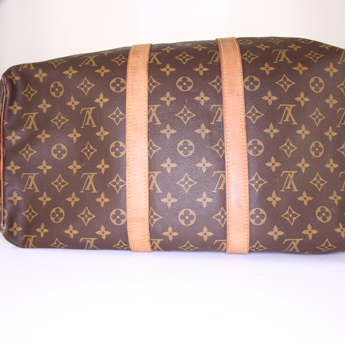 Bolsa de viaje Louis Vuitton Keepall 45 en lona Monogram marrón y cuero natural - Detail D4