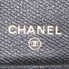 Billetera Chanel en cuero negro - Detail D4 thumbnail