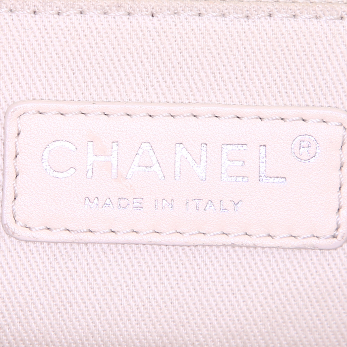 Chanel Baguette bag worn on the shoulder or carried in the hand in cream color quilted leather - Detail D4