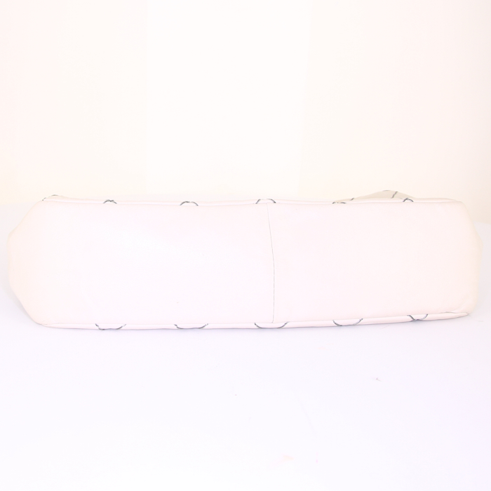 Chanel Baguette bag worn on the shoulder or carried in the hand in cream color quilted leather - Detail D5