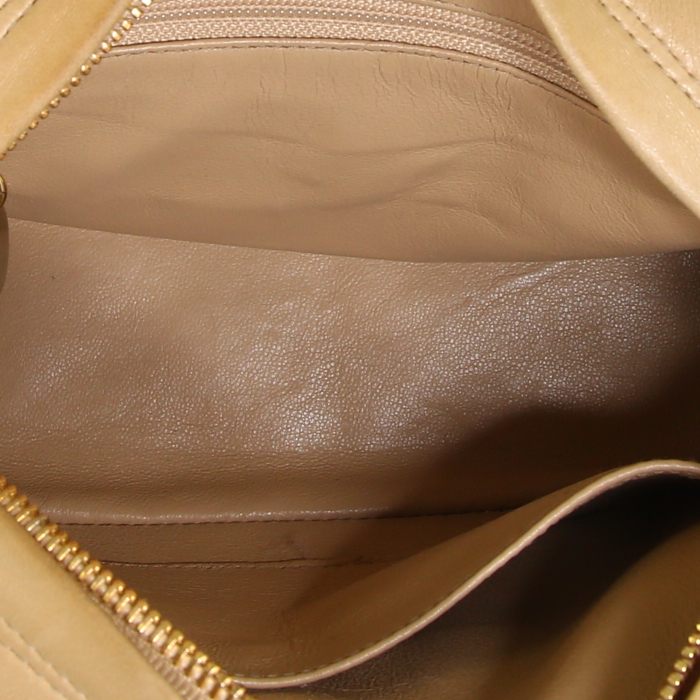 Chanel Camera shoulder bag in beige quilted leather - Detail D2