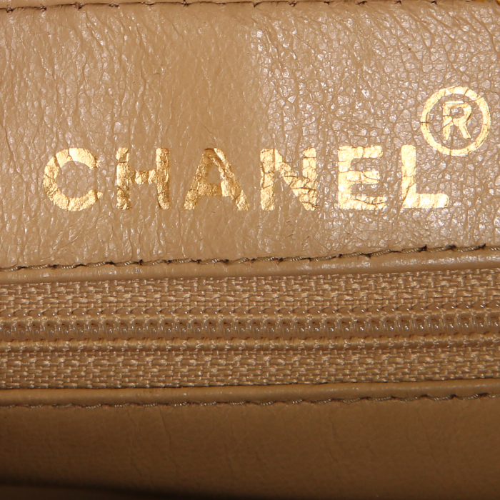 Sac bandoulière Chanel Camera en cuir matelassé beige - Detail D3